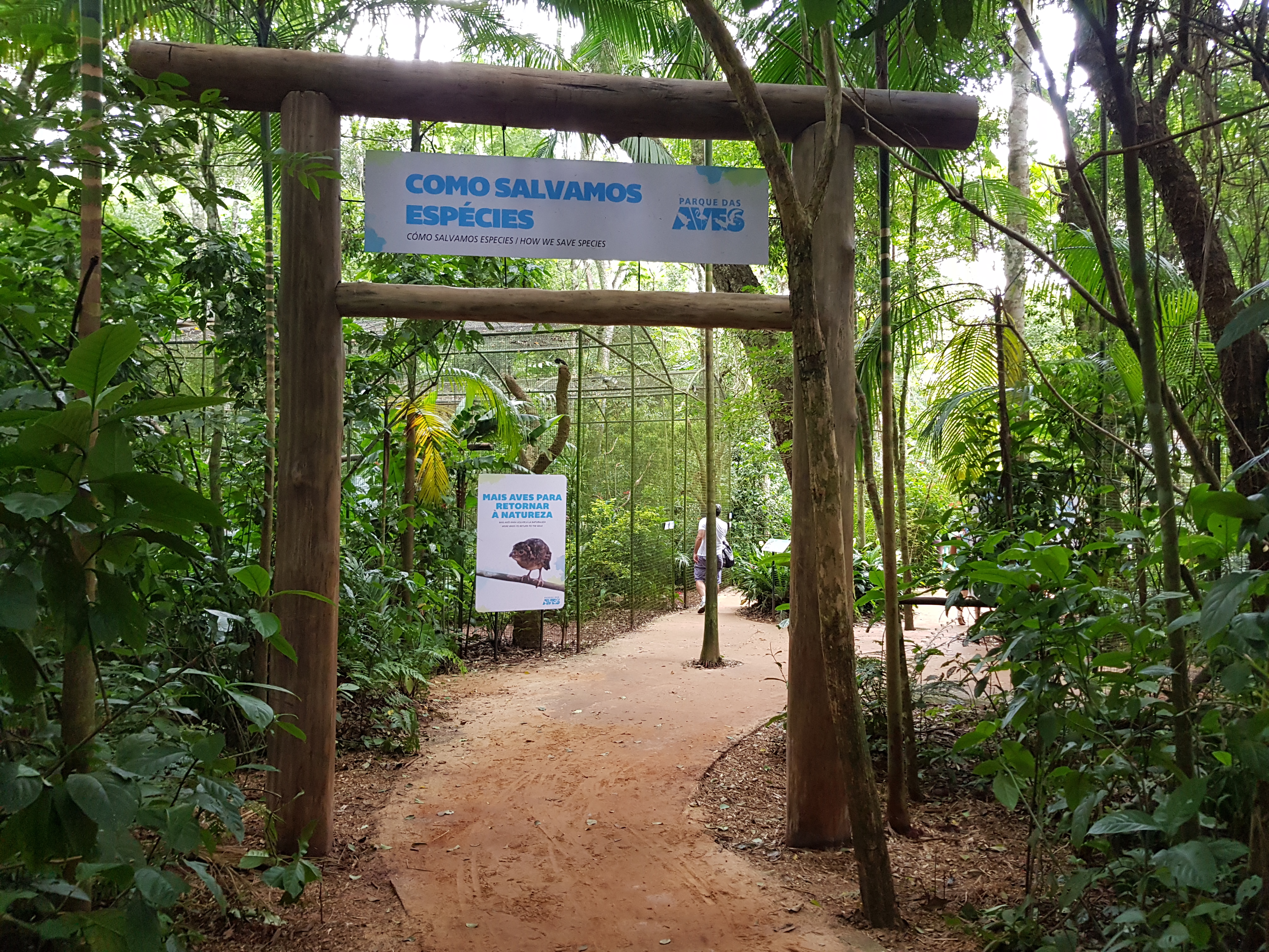 Placa em meio a Mata Atlântica