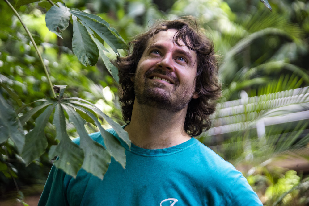 cientista-peter-maring-no-viveiro-cecropia