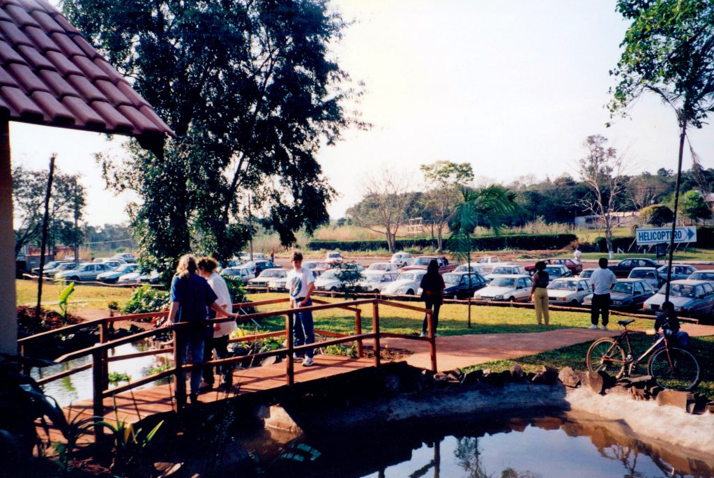 Frente do Parque das Aves vista a partir da entrada