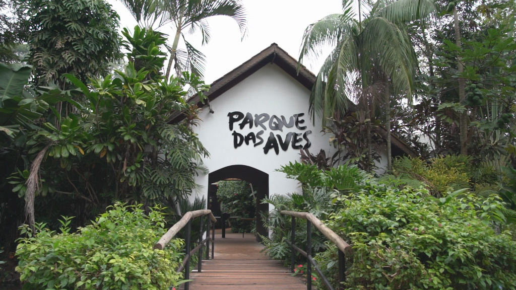 Entrada do Parque das Aves vista de frente