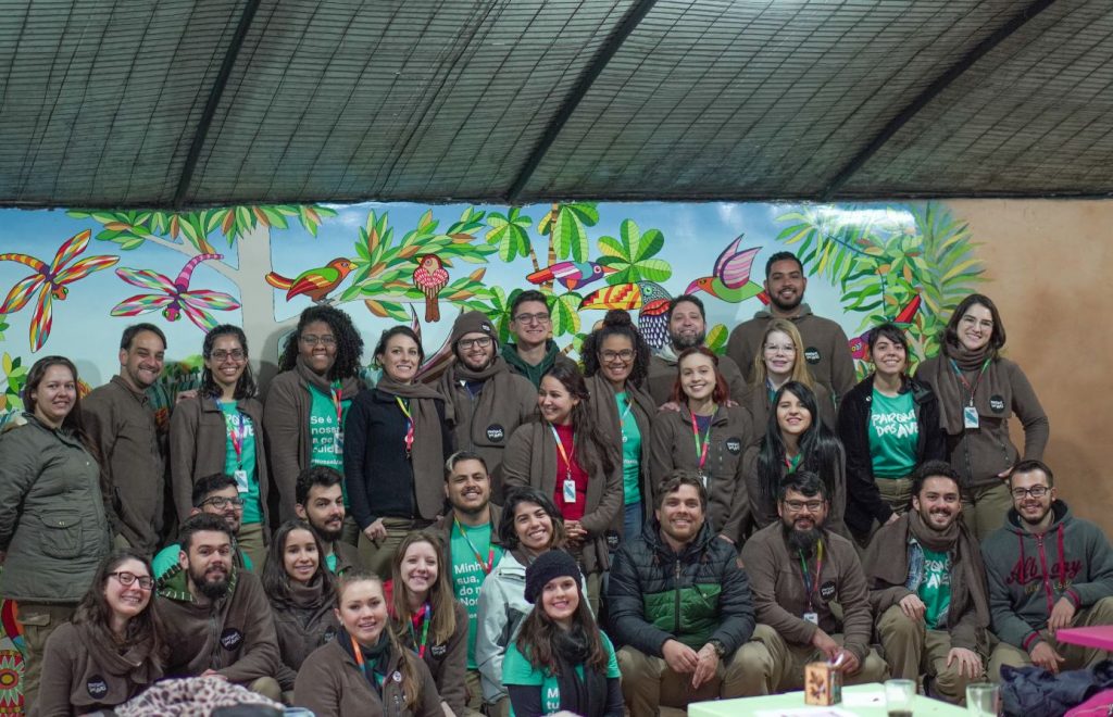 Equipe de Educação Ambiental reunida no Parque das Aves