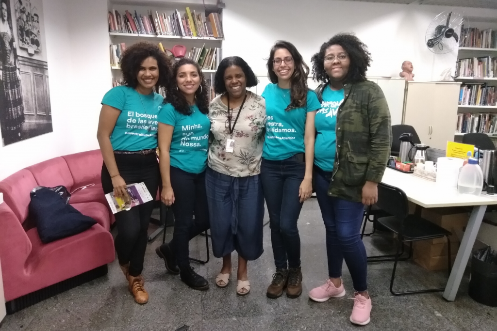 Educadores ambientais durante uma visita técnica