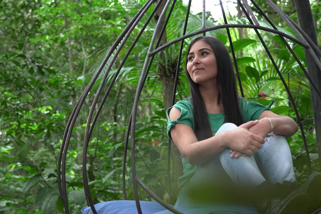 Mulher no Parque das Aves, em Foz do Iguaçu