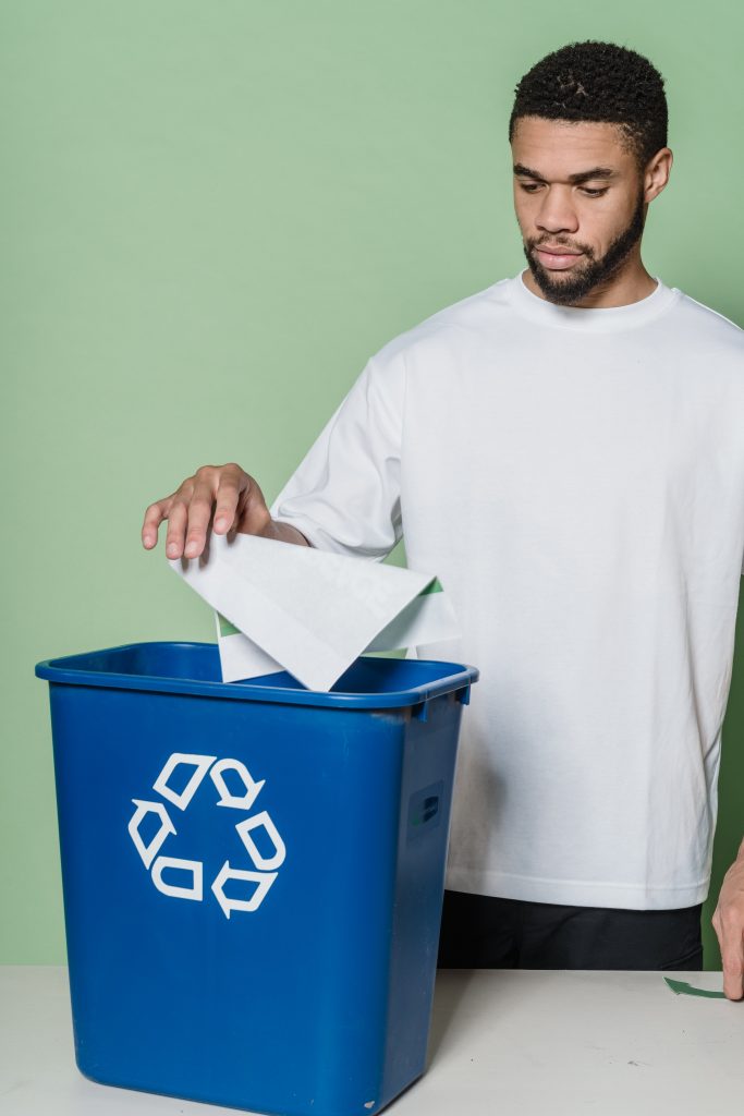Encaminhar corretamente os seus resíduos para reciclagem é fundamental para proteger as florestas!