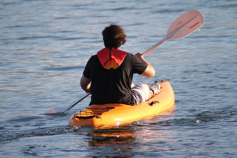 pessoa em canoa, natureza