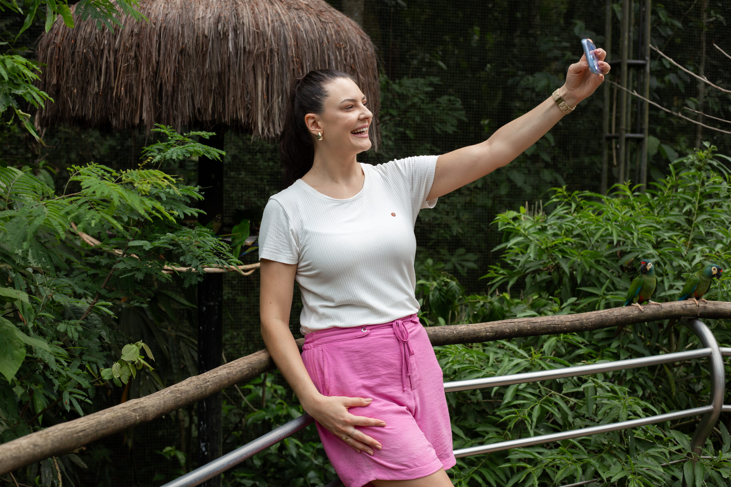 Momentos únicos no Parque das Aves, onde você pode se conectar com a beleza e diversidade da nossa fauna.